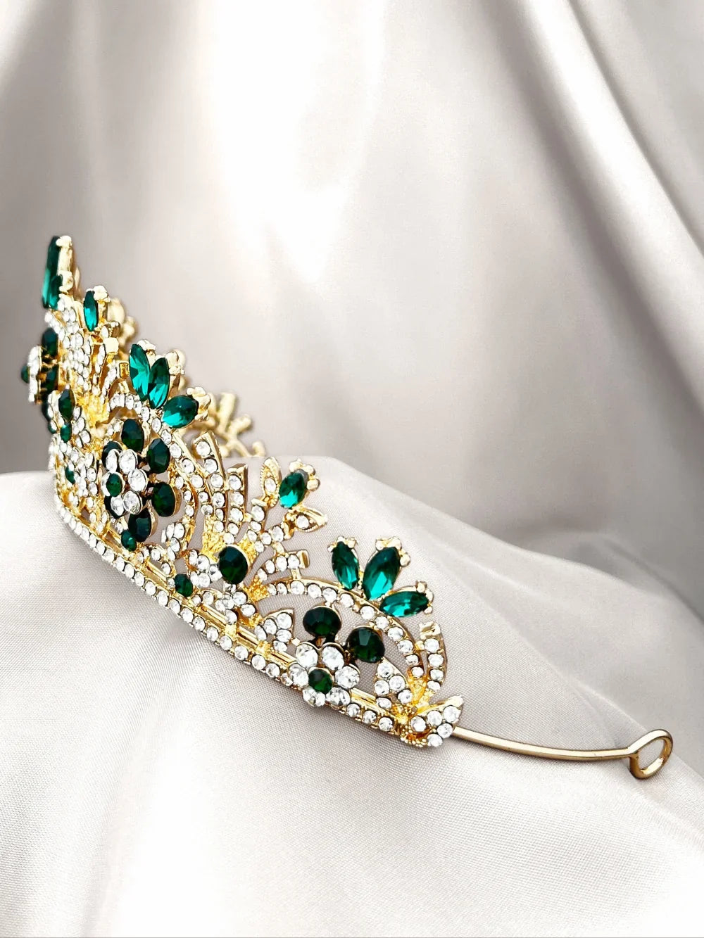 Tiara Aura Real – Verde Esmeralda