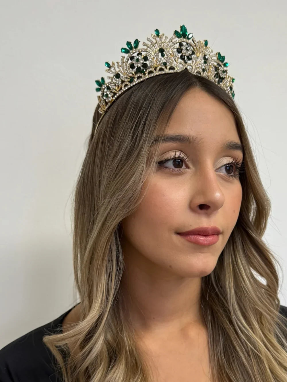 Tiara Aura Real – Verde Esmeralda