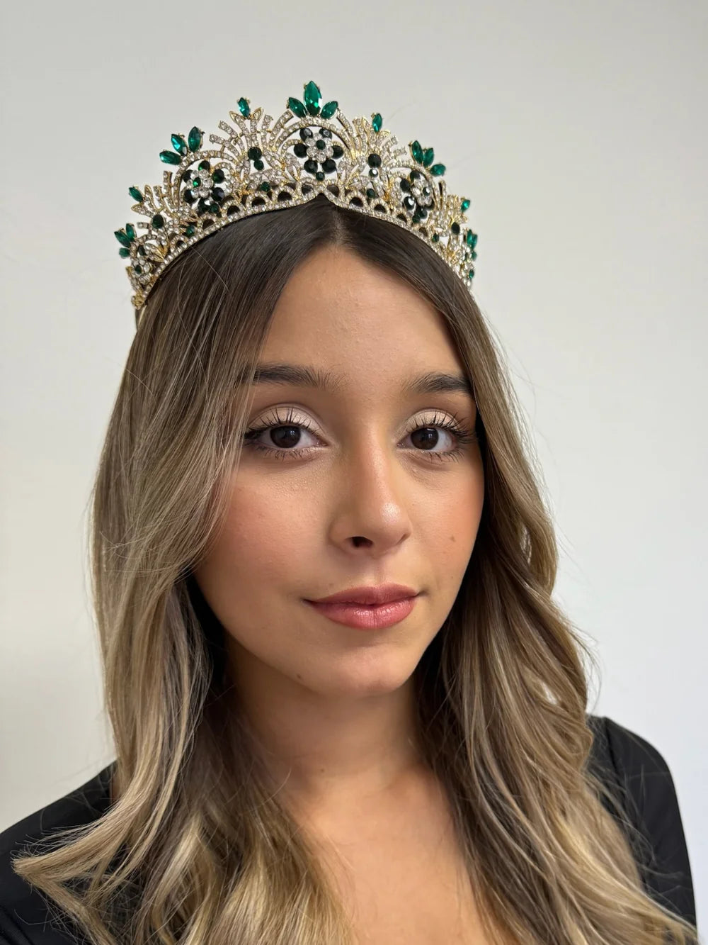 Tiara Aura Real – Verde Esmeralda