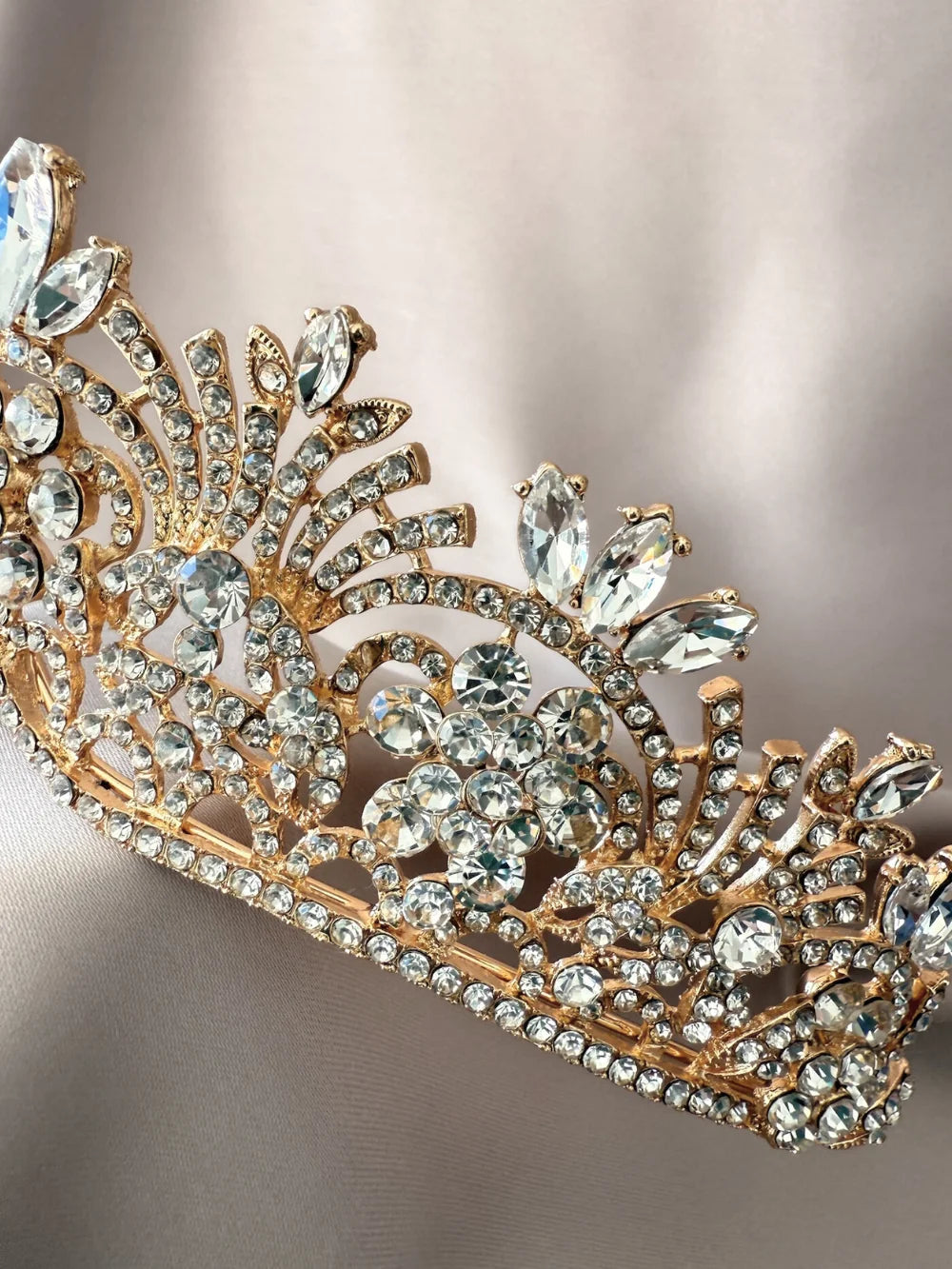 Tiara Aura Real - Dorada