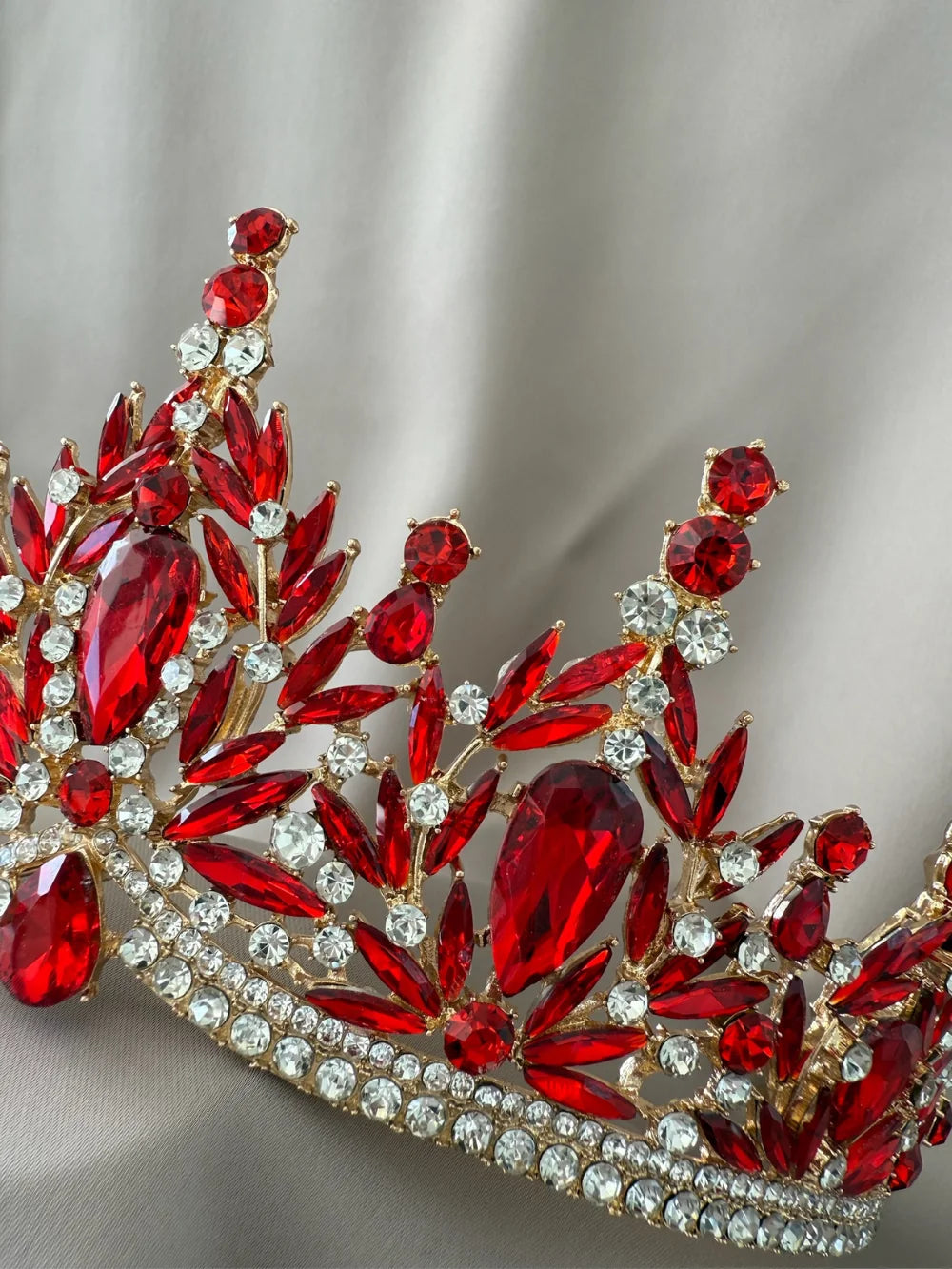Corona Trono Celestial – Rojo Rubí