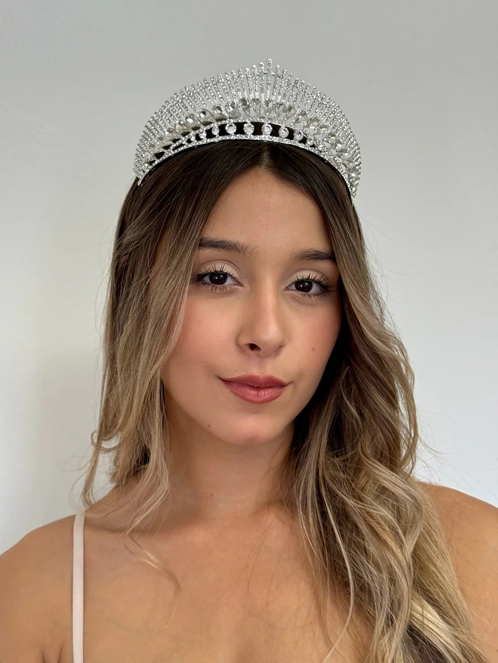 Corona Sol de Reinas – Cristal Plateado
