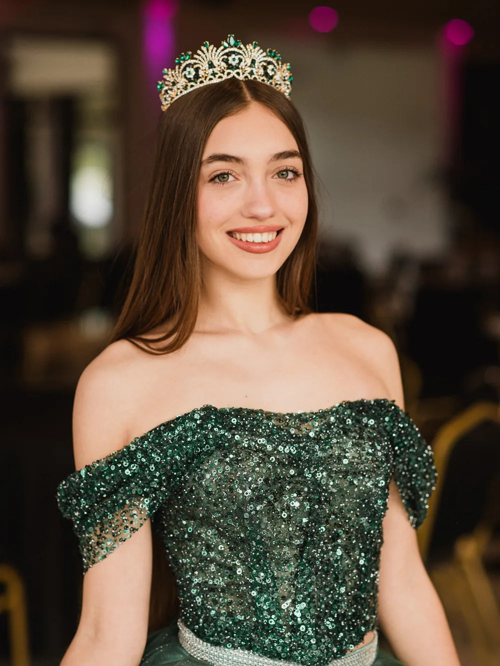 Tiara Aura Real – Verde Esmeralda