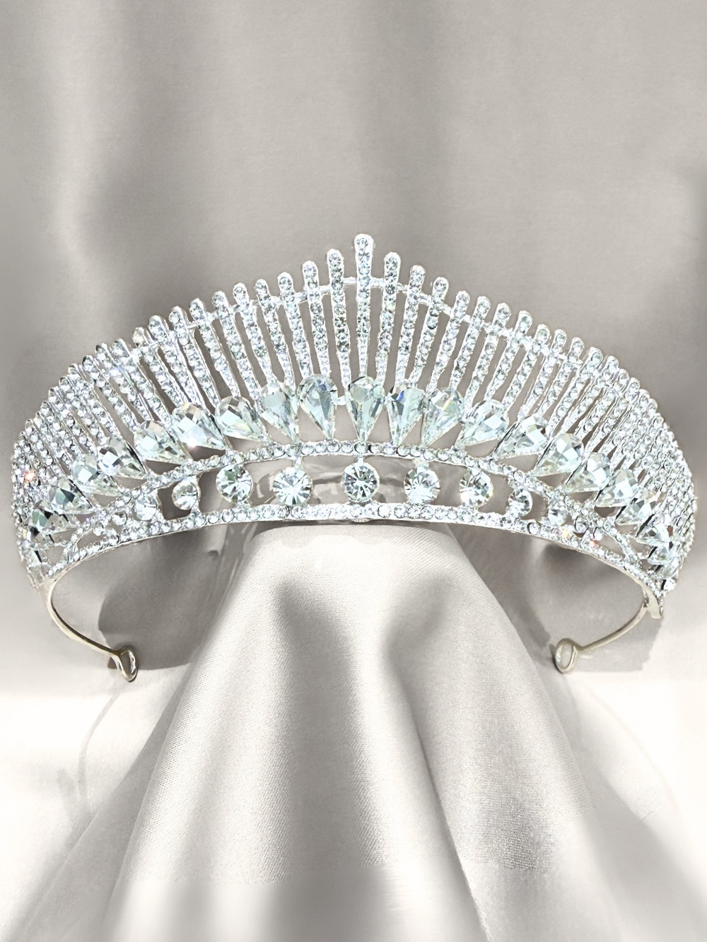 Corona Sol de Reinas – Cristal Plateado