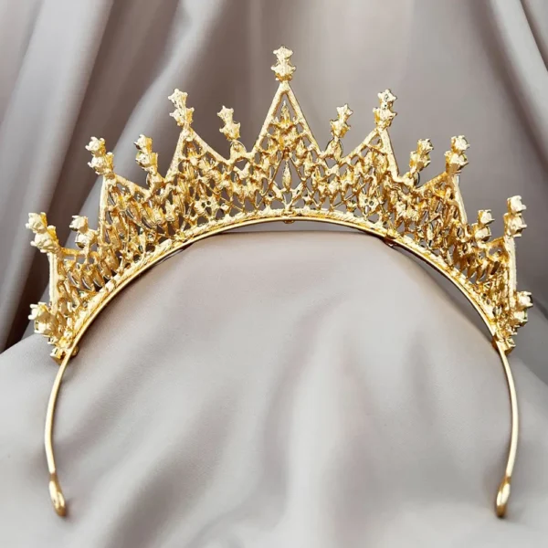 Corona de 15 años con detalles en verde